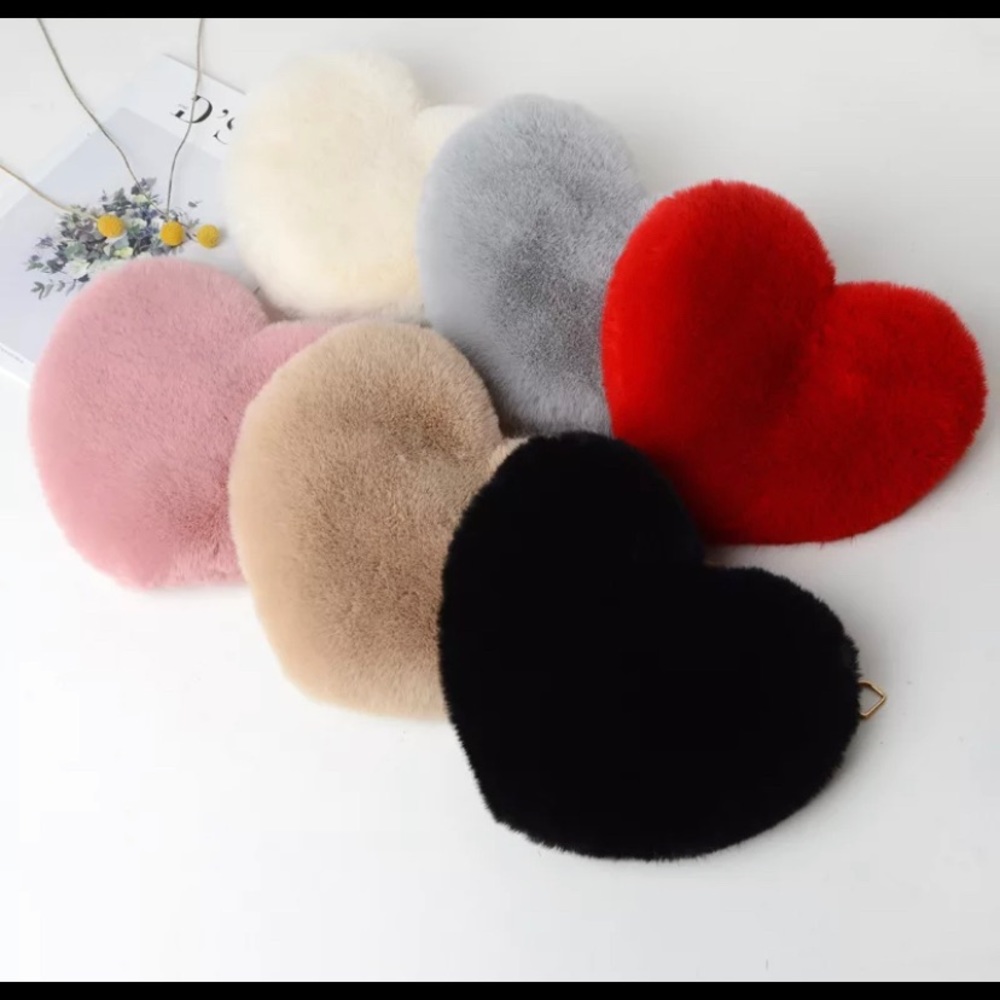 Heart Shaped Faux Fur Cross Body Purse - Picture 7 of 9
